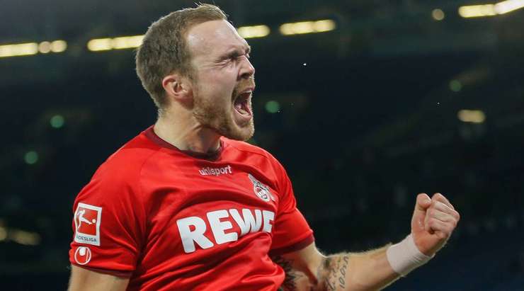 Vào! Dominick Drexler là người kiến tạo và Rafael Czichos (Köln) cho thấy một sự quyết tâm tuyệt vời trong pha không chiến để đánh đầu tung lưới khung thành đối phương. Tỉ số là 0:1.