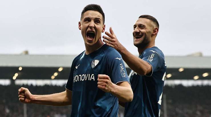 Keven Schlotterbeck (Bochum) đón quả phạt góc và thể hiện khả năng săn bàn của mình với một cú đánh đầu lạnh lùng từ cự li gần vào góc trái cầu môn. Tỉ số là 2:0.