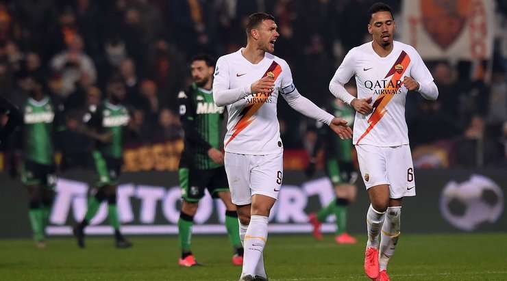 Vào! Lorenzo Pellegrini thực hiện một đường chuyền bổng tuyệt vời và Edin Dzeko (AS Roma) đón nó để dứt điểm với một cú đánh đầu vào lưới trống. Tỉ số là 3:1.
