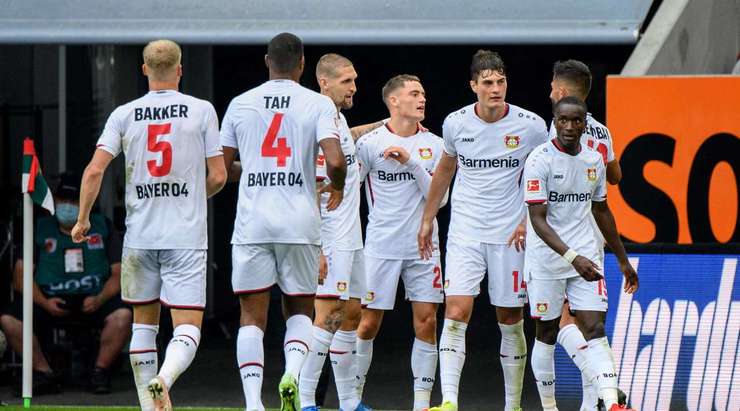 Florian Wirtz (Bayer Leverkusen) liên tiếp đi bóng lắt léo qua các hậu vệ đối phương và thoát xuống đối mặt với thủ môn. Cầu thủ này làm một động tác giả khiến thủ môn mất thăng bằng, trước khi nhẹ nhàng đưa bóng vào lưới.