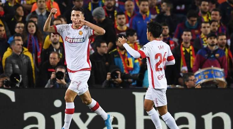 Vào! Salva Sevilla thể hiện nhãn quan chiến thuật tuyệt vời bằng một đường chuyền tinh quái bên trong vòng cấm. Ante Budimir (Mallorca) cũng đã hoàn thành tốt phần việc của mình với cú sút một chạm, ghim bóng vào góc phải khung thành. Tỉ số là 2:1.