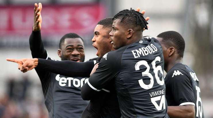 Myron Boadu (Monaco) nhận một đường chuyền của đồng đội vào trong vòng cấm và ghi bàn bằng một cú sút chìm hoàn hảo vào phía trong cột dọc bên phải. Một pha xử lý gọn gàng!