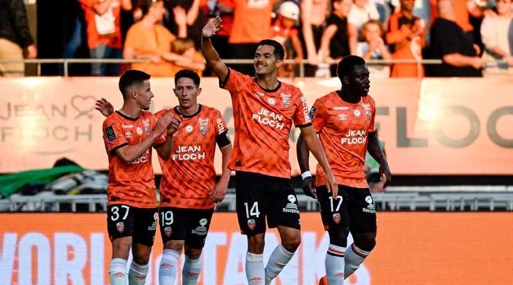 Romain Faivre (Lorient) ghi bàn! Romain Faivre (Lorient) được kiến tạo bởi Theo Le Bris và anh ấy đã cho thấy sự bình tĩnh tuyệt vời trong vòng cấm để sút vào góc trái phía dưới. 1:0.