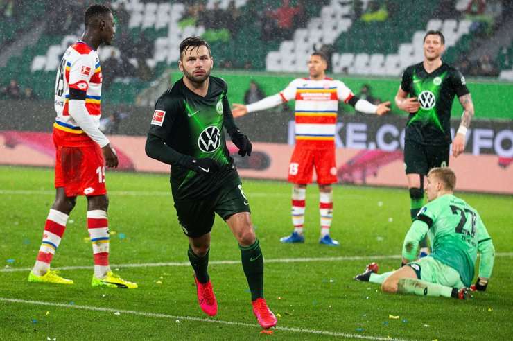 Renato Steffen (Wolfsburg) có một pha đi bóng độc diễn tuyệt vời và dứt điểm từ trong vòng cấm, đánh bại thủ môn Robin Zentner với một cú sút vào góc trái phía dưới. Tỉ số bây giờ là: 4:0.