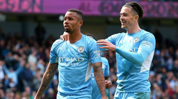 Một đường chuyền bổng hoàn hảo từ Kevin De Bruyne tìm đến Gabriel Jesus (Manchester City), người đã nhảy cao nhất và đánh đầu từ cự li gần vào góc trái khung thành. Pha dứt điểm có lực và đủ chính xác để hoàn toàn loại bỏ thủ môn Ben Foster. Tỉ số bây giờ là: 2:0.