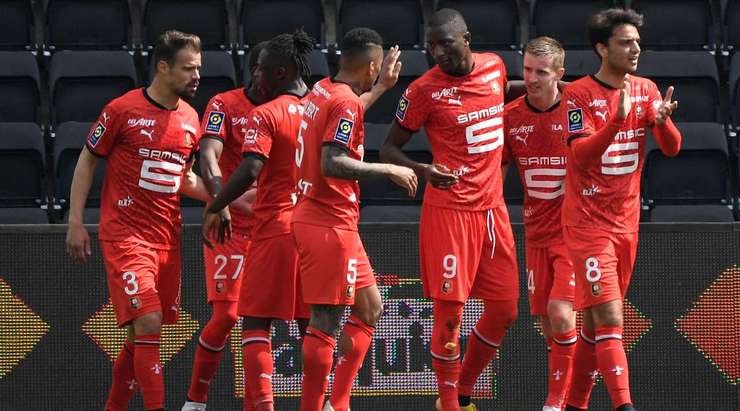 Vào! Henrique Dalbert tung một đường chuyền tuyệt vời đến vị trí của Sehrou Guirassy (Rennes) trong vòng cấm, và cầu thủ này tận dụng rất tốt cơ hội để dứt điểm gọn gàng vào góc thấp bên phải. 0:3.