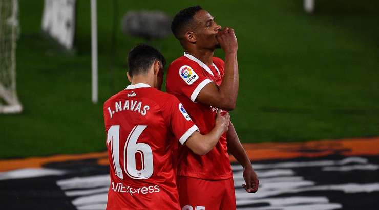 Fernando (Sevilla) đón bóng trống trải và từ rìa vòng cấm tung một cú sút bị làm chệch hướng và vượt qua Ivan Villar không thể làm gì được. 2:2.