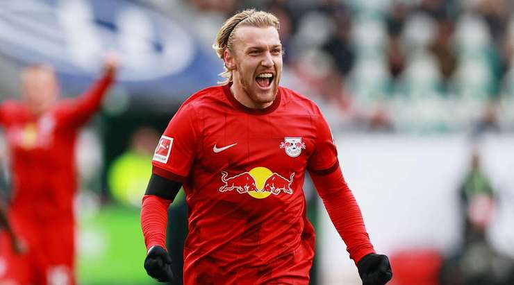 Emil Forsberg (RB Leipzig) lấy bóng tại rìa vòng cấm và tung cú sút một chạm không hề do dự. Anh ấy sút bóng xuất sắc khi nó đi vào góc phải phía dưới. Có thể thực hiện tốt hơn không? Chắc chắn là không. 0:1.