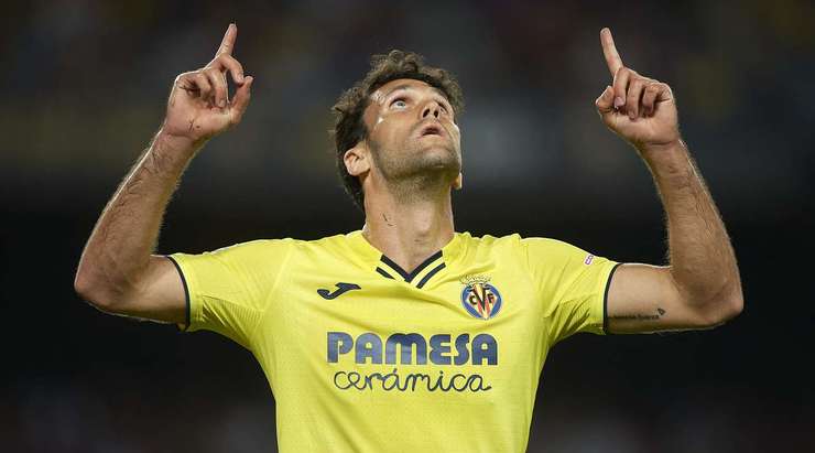 Vào! Dani Parejo thực hiện một quả tạt vào vòng cấm và kiến tạo thành công cho Alfonso Pedraza (Villarreal), người đã đón bóng và dứt điểm gọn gàng vào góc thấp bên phải khung thành. Tỉ số đã được nâng lên 0:1.