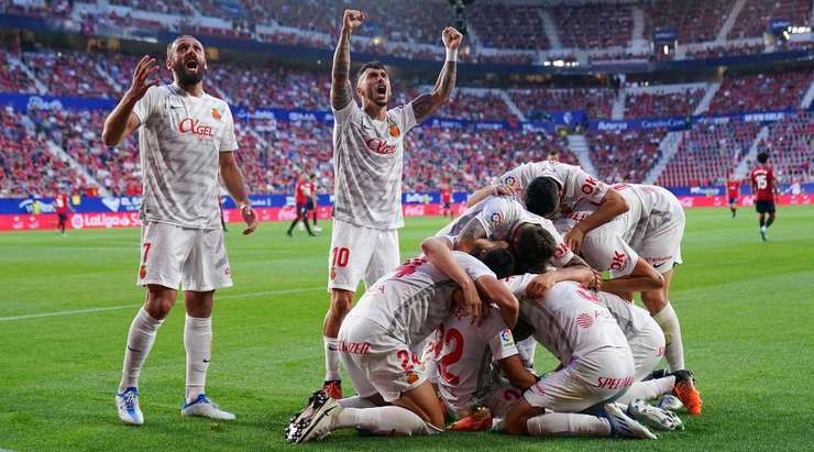 Vào - 0:1! Vedat Muriqi chuyền bóng đến Angel (Mallorca) và cầu thủ này có một cú sút từ cự ly gần vào lưới, trong sự bất lực của thủ môn.