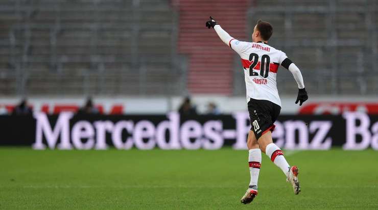 Vào! Philipp Forster (VfB Stuttgart) được nạp đạn bằng đường chuyền chính xác của Hamadi Al Ghaddioui ở một vị trí bên trong vòng cấm. Cú sút trái phá của anh không cho thủ môn đối phương bất kỳ cơ hội cản phá nào, bóng ghim thẳng vào góc thấp bên phải khung thành. Tỉ số là 2:0.