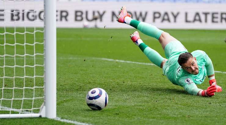 Một tình huống bóng bật ra đến chân của John McGinn (Aston Villa) và cầu thủ này ngay lập tức đưa nó vào lưới. Đó là một cú ra chân cực tốt. Jack Butland đã không thể làm gì trước cú sút quá căng, bóng đi dội chân cột dọc bên trái vào lưới. Tỉ số đã được thay đổi thành 0:1.