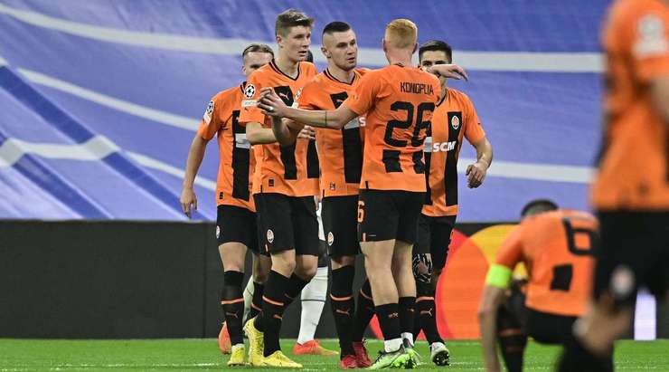 Oleksandr Zubkov (Shakhtar) đón đường căng ngang hoàn hảo vào sâu bên trong vòng cấm từ Bogdan Mykhaylichenko và khống chế bóng một cách tinh tế. Tiếp theo, anh tung một cú sút chuẩn xác vào góc thấp bên trái khung thành, nâng tỉ số lên: 2:1.