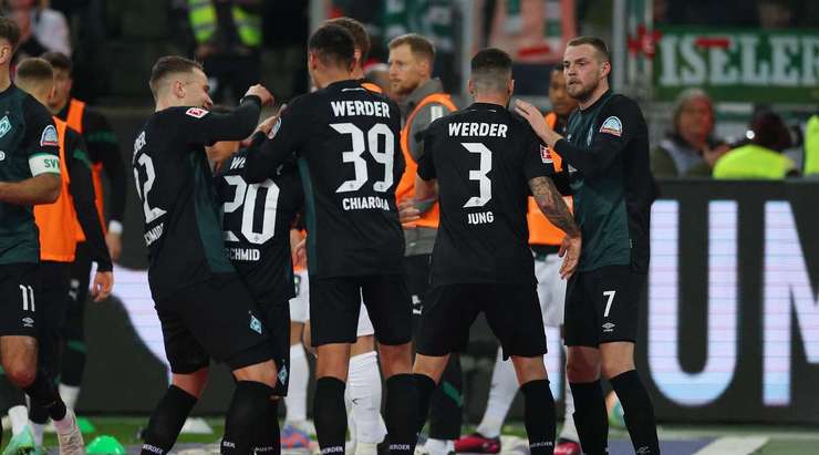 Marvin Ducksch (Werder Bremen) nhận bóng trong vòng cấm, anh xoay trở rất nhanh nhẹn và dễ dàng sút tung lưới khung thành đối phương.
