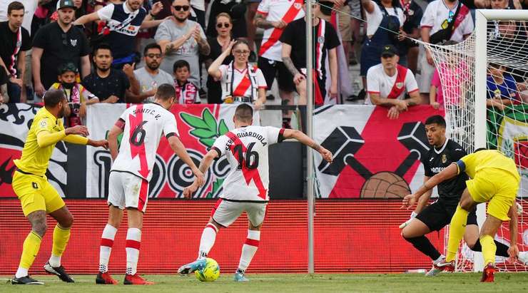 Sergio Guardiola (Rayo Vallecano) có một pha đi bóng độc diễn tuyệt vời và dứt điểm từ trong vòng cấm, đánh bại thủ môn Geronimo Rulli với một cú sút vào góc trái phía dưới. Tỉ số bây giờ là: 1:1.