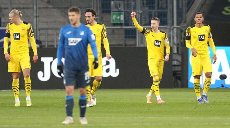 Donyell Malen nhồi bóng cho Marco Reus (Dortmund), người đón đường chuyền của anh ở trong vòng cấm và ra chân rất nhanh vào góc trái phía dưới! Thủ môn đã không thể làm gì được. 1:2!