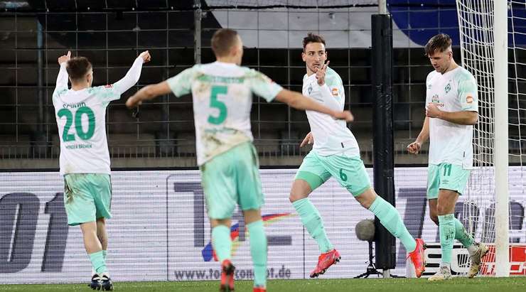 Vào! Kevin Mohwald (Werder Bremen) thể hiện sự nhạy bén của mình trong vòng cấm khi anh ấy đón một đường chuyền thông minh từ đồng đội và tung cú sút một chạm vào ngay giữa mành lưới. Maximilian Eggestein là người đã kiến tạo bàn thắng. Tỉ số là 0:2.