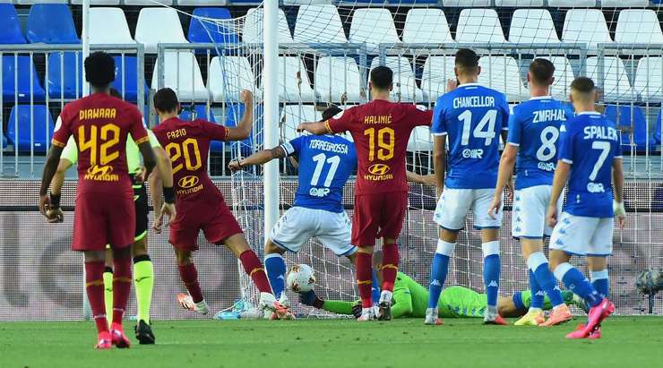 Federico Fazio (AS Roma) đón đường căng ngang từ một quả phạt góc được thực hiện rất tốt và dứt điểm thành bàn. Cú sút của anh ấy đi vào góc thấp bên trái khung thành, đưa bóng nằm gọn trong lưới.