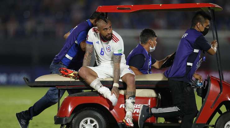 Vấn đề cho Martin Lasarte khi Arturo Vidal không thể thi đấu nữa. Chấn thương của anh ấy quá nghiêm trọng và Eduardo Vargas (Chilê) thay thế anh ấy.