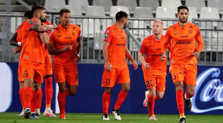 Vào! Một đường chọc khe tuyệt vời của Gaetan Laborde mở ra khoảng trống cho Florent Mollet (Montpellier) ngay trong vòng cấm, và anh đã không phạm bất kỳ sai lầm nào khi sút chìm rất mạnh, đưa bóng vào chính giữa khung thành. Tỉ số là 0:1.