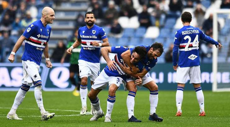 Tommaso Augello (Sampdoria) phản ứng rất nhanh để đón đường bóng bật ra và tự tin tung một cú sút căng từ rất xa về phía khung thành. Trong sự ngạc nhiên của tất cả mọi người, bóng đi thẳng vào góc thấp bên phải mành lưới! Tỉ số đã được thay đổi thành 0:2 với cú sút tuyệt diệu này.