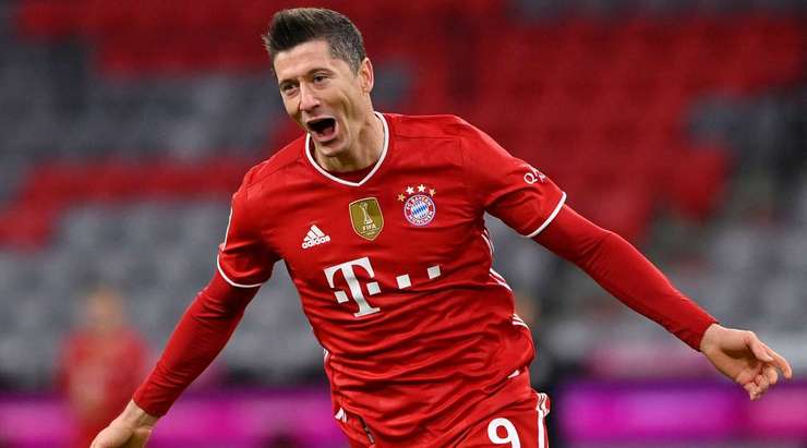 Vào! Alphonso Davies chuyền cho Robert Lewandowski (Bayern Munich) tại rìa vòng cấm và anh ấy tìm đến góc trái phía dưới với một pha dứt điểm tuyệt vời. Tỉ số là 4:2.