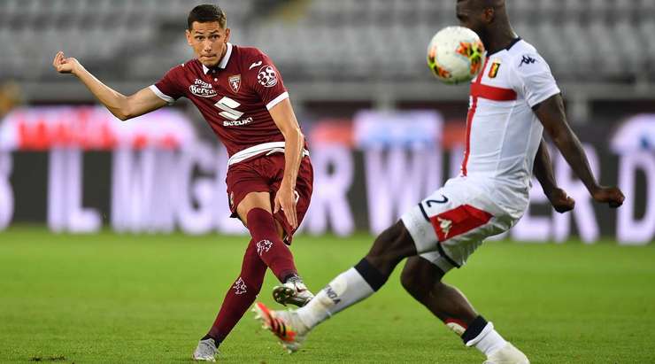 Vào! Sasa Lukic (Torino) đã không do dự tung cú sút ngay ngoài vòng cấm. Đó là một cú sút căng tuyệt đẹp vào góc cao bên phải khung thành, đánh bại thủ môn đối phương.