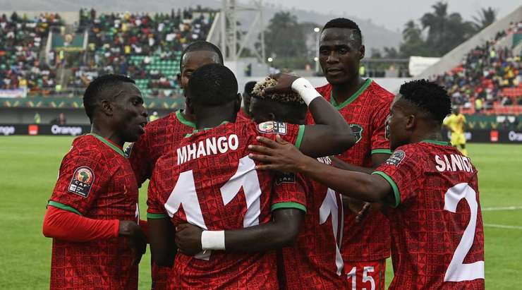 Gabadinho Mhango (Malawi) đón đường căng ngang hoàn hảo vào sâu bên trong vòng cấm từ Francisco Madinga và khống chế bóng một cách tinh tế. Tiếp theo, anh tung một cú sút chìm vào ngay giữa khung thành, nâng tỉ số lên: 1:1.
