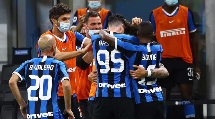 Vào! Tình huống phối hợp nhịp nhàng ở ngoài rìa vòng cấm với Alexis Sanchez mở ra cho Lautaro Martinez (Inter) một cơ hội ghi bàn mười mươi. Anh không làm đồng đội thất vọng khi đánh bại thủ môn đối phương với một cú sút đi thẳng vào góc thấp bên trái khung thành. Tỉ số là 3:1.