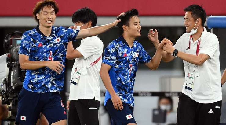 Một màn trình diễn khả năng khống chế bóng bước một gọn gàng của Takefusa Kubo (Nhật Bản) khi anh ấy nhận bóng sau một quả tạt tốt của đồng đội. Tiếp theo là một cú sút hiểm hóc vào góc trái phía dưới, bóng đập cột dọc vào lưới.