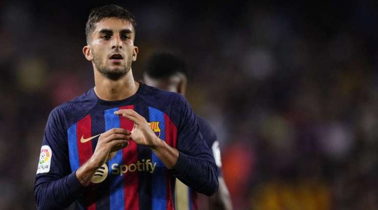 Vào! Ousmane Dembele thể hiện nhãn quan chiến thuật tuyệt vời bằng một đường chuyền tinh quái bên trong vòng cấm. Ferran Torres (Barcelona) cũng đã hoàn thành tốt phần việc của mình với cú sút một chạm, đưa bóng đi chìm vào chính giữa khung thành. 4:0.