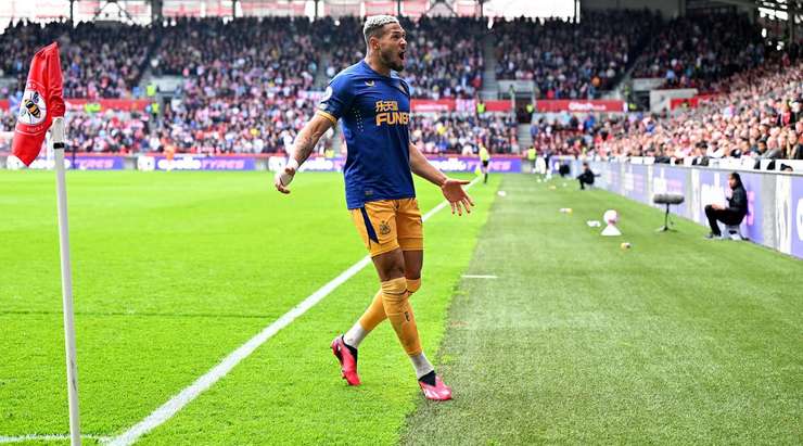 Đây là một ví dụ về việc may mắn không đứng về phía bạn. David Raya (Brentford) ghi bàn, nhưng không may cho anh ấy, đó là bàn phản lưới nhà!