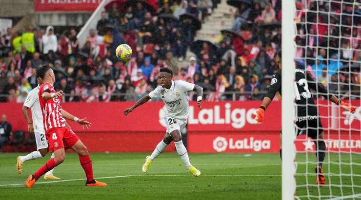 Marco Asensio thực hiện một quả tạt bổng đẹp mắt vào vòng cấm, nơi Vinicius Junior (Real Madrid) bật cao đánh đầu vào góc trái phía dưới khung thành, đánh bại thủ môn. Tỉ số được nâng lên 2:1.
