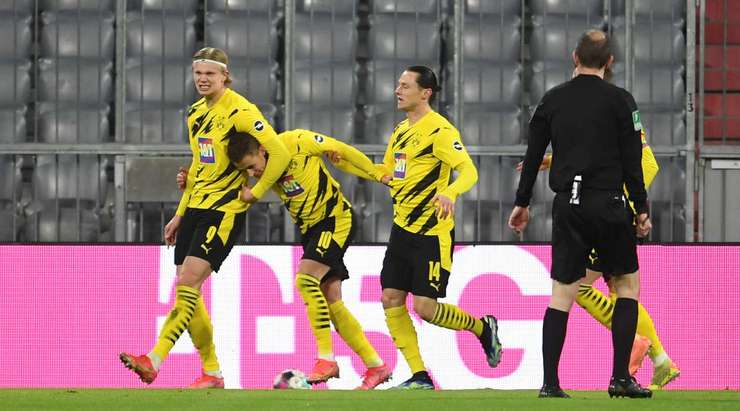 Vào! Erling Haaland (Dortmund) ghi bàn sau một pha kiến tạo bởi Thorgan Hazard cho phép anh ấy đưa bóng vào lưới trống. Tỉ số là 0:2.
