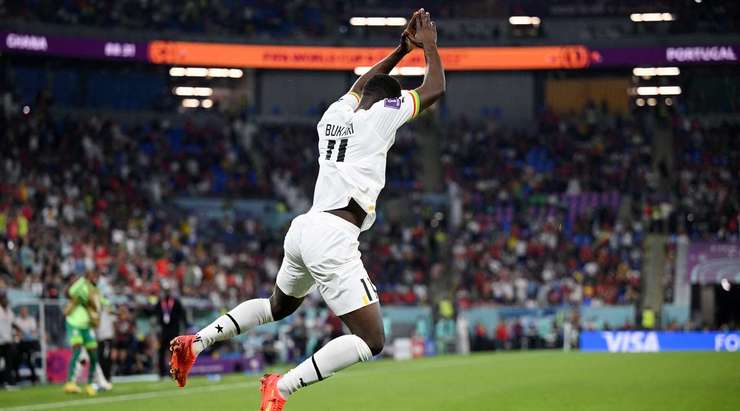 Osman Bukari (Ghana) bật lên đón một quả tạt tốt và tung một cú đánh đầu đẹp mắt vào phía trong cột dọc bên phải. Thủ môn đã không có cơ hội để cản phá.