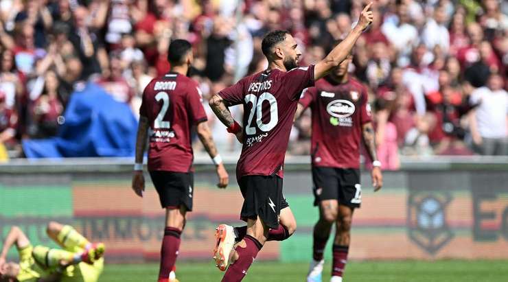 Vào - 1:2! Grigoris Kastanos (Salernitana) tung một cú sút từ rìa vòng cấm và ghi bàn vào góc trái phía trên. Antonio Candreva kiến tạo thành bàn.
