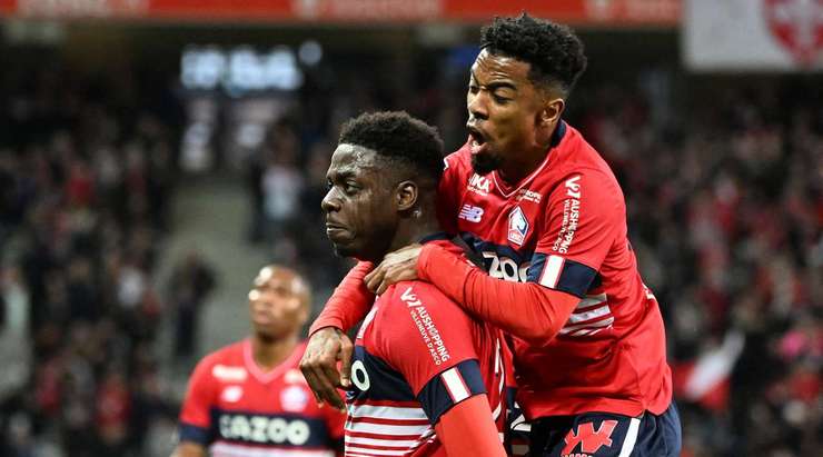 Mohamed Bayo (Lille) nhận một đường chuyền của đồng đội vào trong vòng cấm và ghi bàn bằng một cú sút chìm hoàn hảo vào mép trong cột dọc bên trái.
