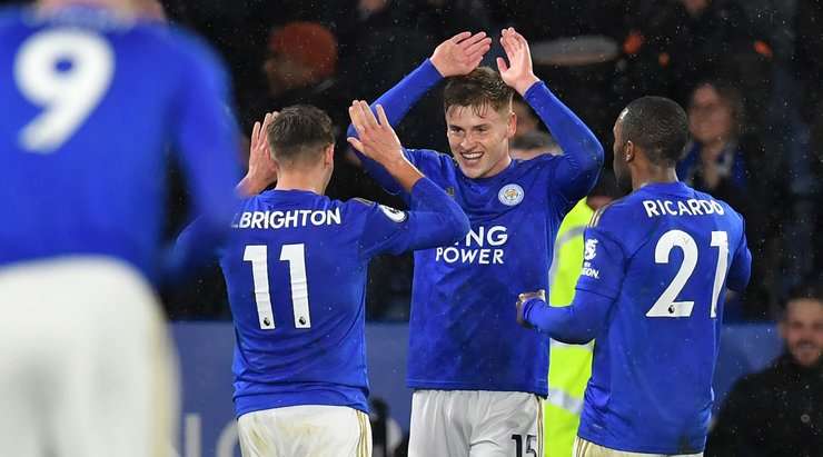 Một đường chuyền rất thông minh của đồng đội đặt Harvey Barnes (Leicester) vào một vị trí rất thuận lợi và anh sút bóng lạnh lùng vào mé trong cột dọc bên phải!
