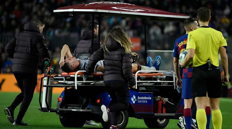 Nikola Vukcevic được thay ra vì chấn thương. Paco Lopez trao cơ hội cho Enis Bardhi (Levante).