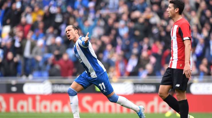 Vào! Raul de Tomas (Espanyol) chớp cơ hội sau một tình huống bóng bật ra trong vòng cấm và đánh bại thủ môn với một cú sút vào góc thấp bên trái. Tỉ số đã được nâng lên: 1:1.