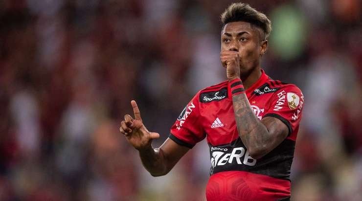 Vào! Vitinho tung một đường chuyền tốt vào vòng cấm và bóng tìm đến Bruno Henrique (Flamengo RJ). Cầu thủ này không bỏ lỡ vận may của mình và dễ dàng sút bóng từ cự ly gần vào lưới. 2:0.