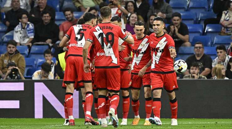 Raul de Tomas (Rayo Vallecano) xâm nhập vòng cấm trước khi nhận một đường chuyền tuyệt vời của đồng đội và tung một cú sút chuẩn xác để đánh bại thủ môn. Quả bóng bay vào góc thấp bên trái khung thành.