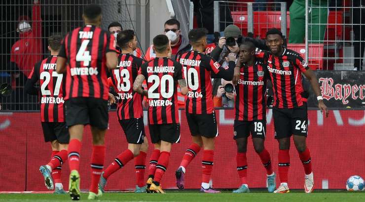 Moussa Diaby (Bayer Leverkusen) kết thúc nỗ lực đi bóng đẹp mắt của mình với một cú sút xuất sắc từ trong vòng cấm. Bóng đi vào góc thấp bên trái khung thành và Stefan Ortega chỉ có thể vào lưới nhặt bóng. Tỉ số là 3:0.