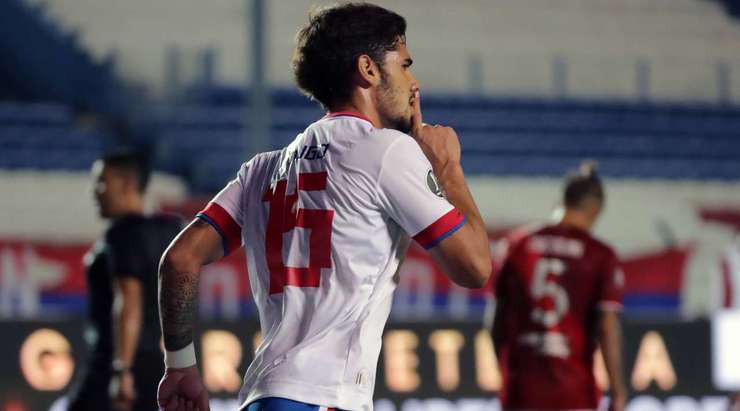 Carlos Ayrton Cougo Rivero (Club Nacional) nhận một đường chuyền thú vị bên trong vòng cấm và anh sút bóng lọt qua thủ môn vào lưới. Một pha dứt điểm xuất sắc!