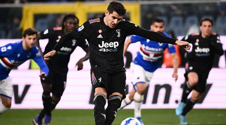 VÀO! Đó là một cú sút phạt đền hoàn hảo của Alvaro Morata (Juventus) về phía bên trái khung thành, không có một chút cơ hội nào cho thủ môn Wladimiro Falcone để cản phá!
