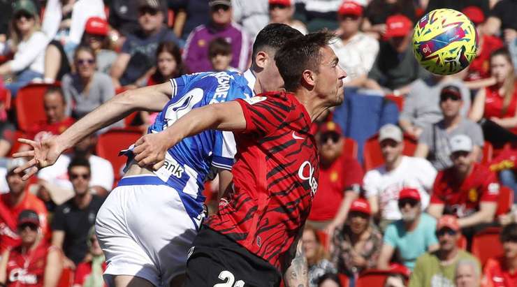 Carlos Fernandez (Real Sociedad) sẽ vắng mặt ở trận đấu tiếp theo vì chiếc thẻ vàng vừa rồi..