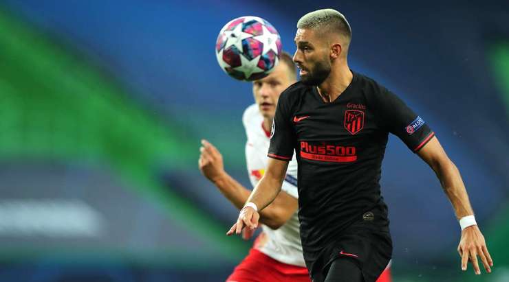 Yannick Carrasco (Atl. Madrid) có một pha đi bóng độc diễn, nhưng một cầu thủ đối phương đã cướp được bóng trước khi anh ấy có cơ hội dứt điểm. Bóng đã đi hết đường biên. Atl. Madrid đang thực hiện một quả ném biên.