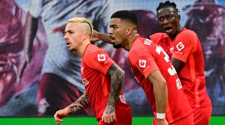 Vào! Sau khi nhận một đường chuyền tốt, Angelino (RB Leipzig) tung một cú sút đi thẳng vào góc thấp bên phải khung thành. Một tình huống phối hợp đồng đội tuyệt vời!
