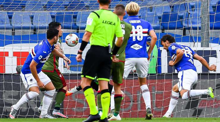 Manolo Gabbiadini (Sampdoria) bật cao và đánh bại thủ môn đối phương với một cú đánh đầu hoàn hảo. Bóng đi rất hiểm hóc vào mép trong cột dọc bên trái.