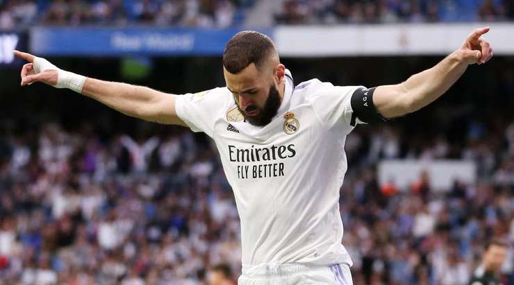 Vào! Federico Valverde dọn cỗ cho Karim Benzema (Real Madrid), người ghi bàn với một pha dứt điểm cự li gần đơn giản. Tỉ số là 1:0.